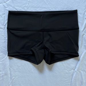 lululemon boogie shorts (full-on luxtreme)